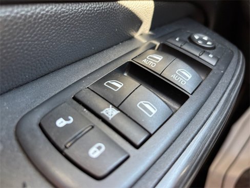 Used 2016 Jeep Cherokee Latitude image 16