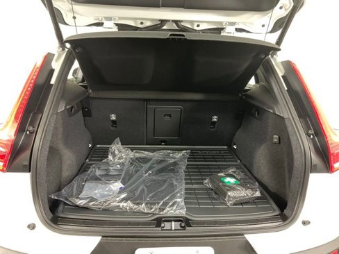 New 2025 Volvo XC40 B5 Plus w/ Protection Package Premier image 33