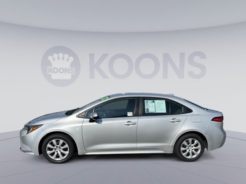 Used 2022 Toyota Corolla LE image 2