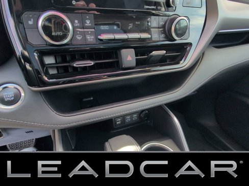 Used 2022 Toyota Highlander XLE image 22