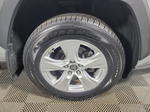 Used 2021 Toyota RAV4 XLE image 3