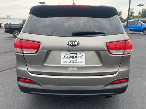 Used 2017 Kia Sorento LX image 5