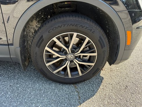 Used 2020 Volkswagen Tiguan SE w/ Panoramic Sunroof Package image 28