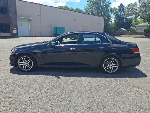 Used 2015 Mercedes-Benz E 400 4MATIC Sedan image 6