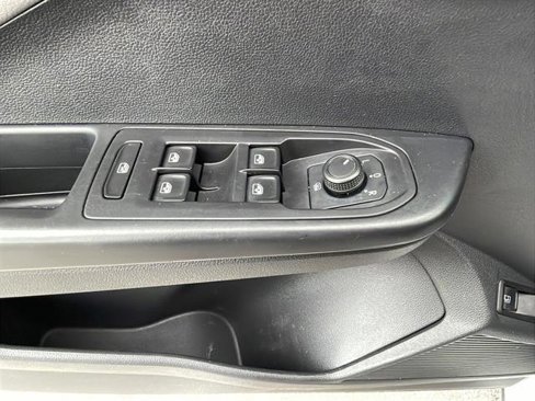 Used 2022 Volkswagen Taos SE image 15