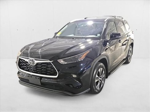 Used 2022 Toyota Highlander XLE image 1