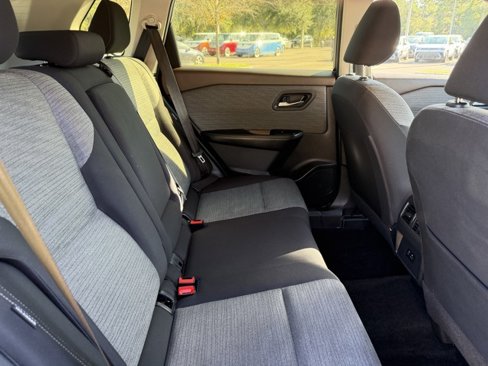 Used 2023 Nissan Rogue SV image 8