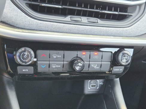New 2025 Jeep Compass Latitude image 24