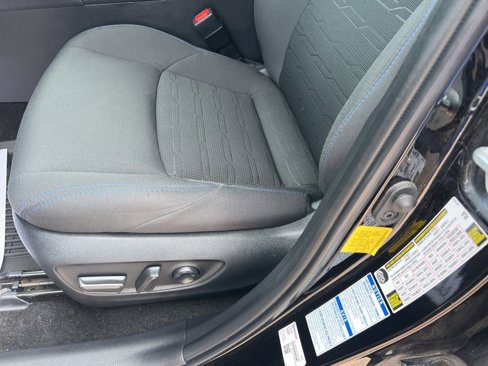 Used 2022 Toyota RAV4 SE image 17