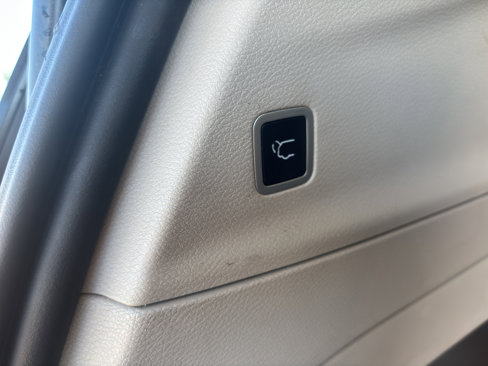 Used 2023 Chrysler Pacifica Touring-L image 14