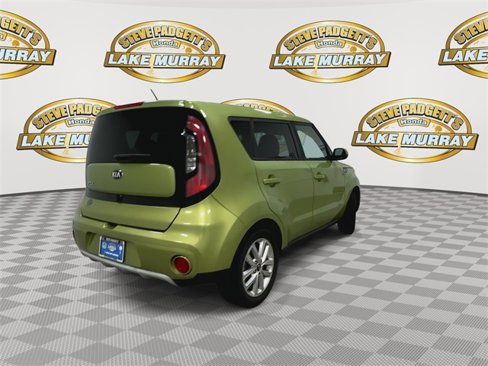 Used 2017 Kia Soul + image 3