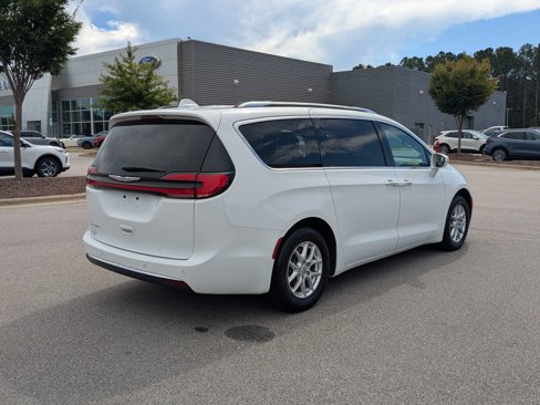 Used 2021 Chrysler Pacifica Touring-L image 8
