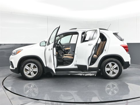 Used 2017 Chevrolet Trax LT w/ Sun & Sound Package image 39