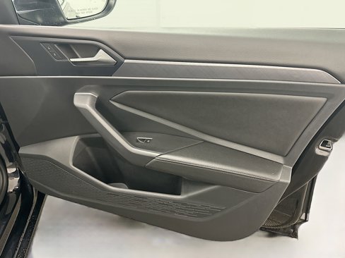 Used 2024 Volkswagen Jetta SE image 33