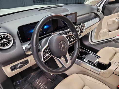 Used 2020 Mercedes-Benz GLB 250 w/ Premium Package image 18