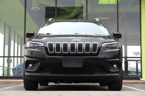 Used 2019 Jeep Cherokee Latitude w/ Popular Appearance Group image 4