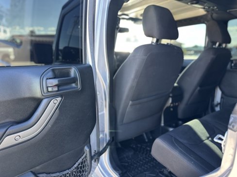 Used 2018 Jeep Wrangler Unlimited Sport image 12