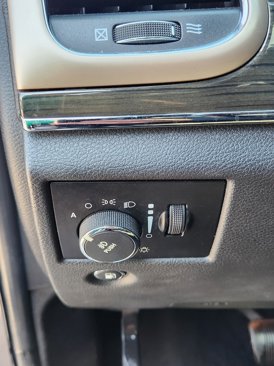 Used 2014 Jeep Grand Cherokee Overland w/ Advanced Technology Group image 15