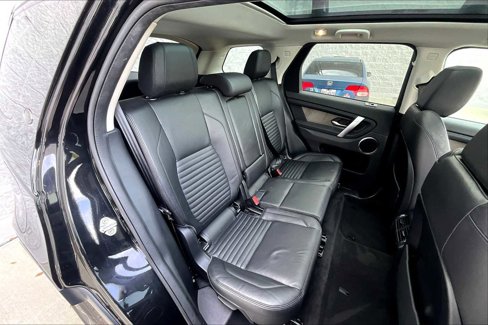 Used 2020 Land Rover Discovery Sport SE image 17