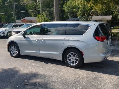 Used 2022 Chrysler Voyager LX image 6
