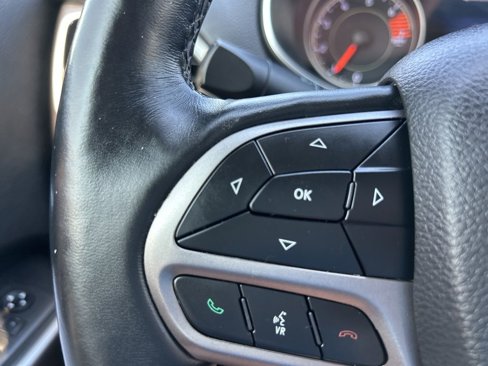 Used 2019 Jeep Cherokee Limited image 23