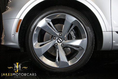 Used 2023 Bentley Bentayga Plug-In Hybrid image 70