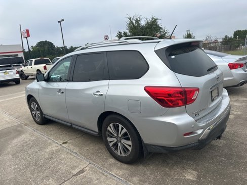 Used 2017 Nissan Pathfinder SL image 5