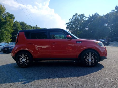 Used 2017 Kia Soul + image 5