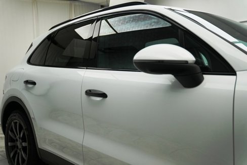 Used 2022 Porsche Cayenne w/ Premium Package image 16