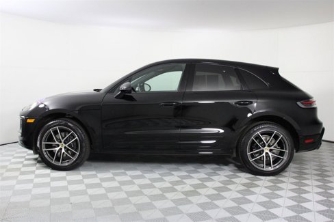Certified 2025 Porsche Macan image 2