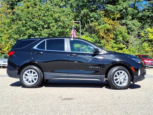 Used 2022 Chevrolet Equinox LT image 2