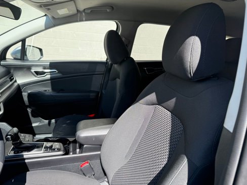 Used 2023 Kia Sportage LX image 16