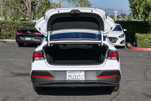Certified 2025 Hyundai Elantra Sport image 27