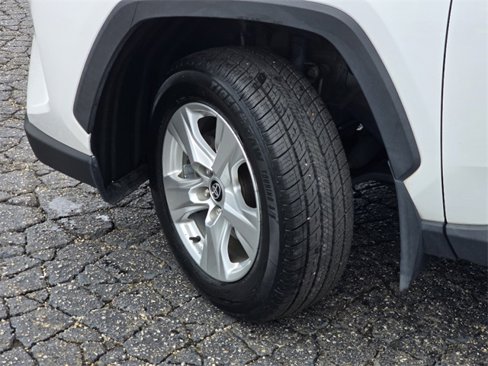 Used 2021 Toyota RAV4 XLE image 27