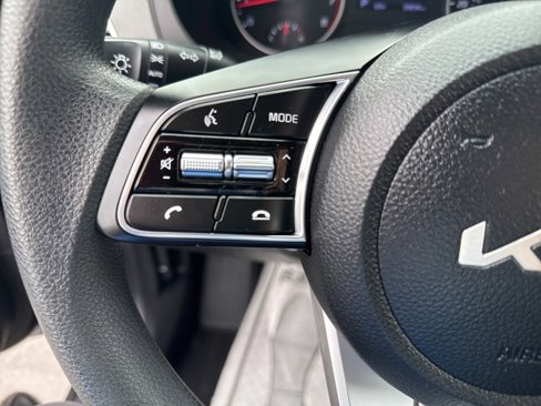 Used 2023 Kia Seltos LX image 18