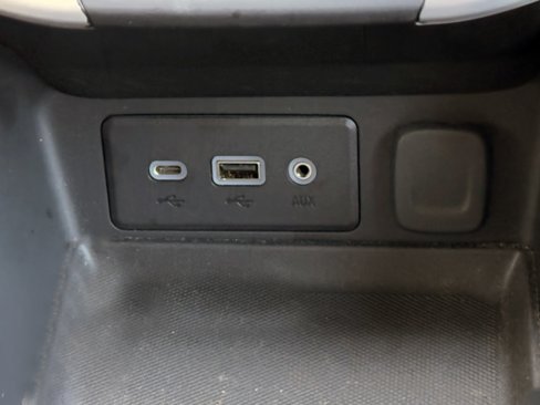 Used 2024 GMC Terrain SLE w/ Driver Convenience Package image 10