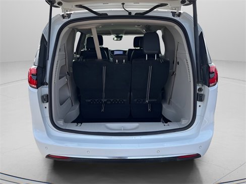 Used 2022 Chrysler Pacifica Touring-L image 21