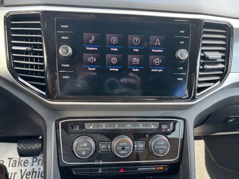 Used 2021 Volkswagen Atlas Cross Sport SEL Premium image 17