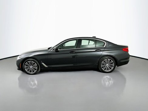 Used 2019 BMW 530e xDrive w/ Executive Package image 8