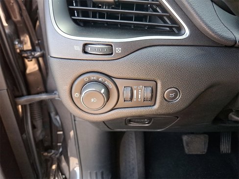 Used 2021 Jeep Cherokee Trailhawk w/ Technology Group image 25