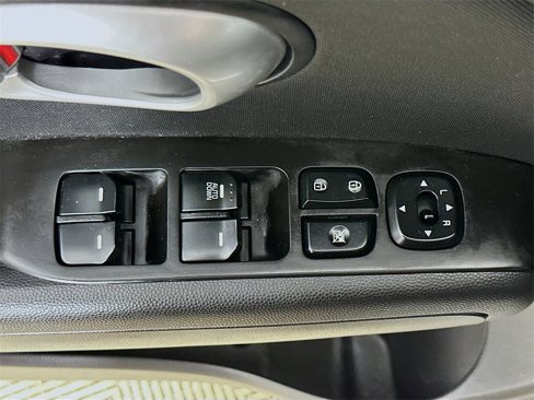 Used 2016 Kia Soul image 16