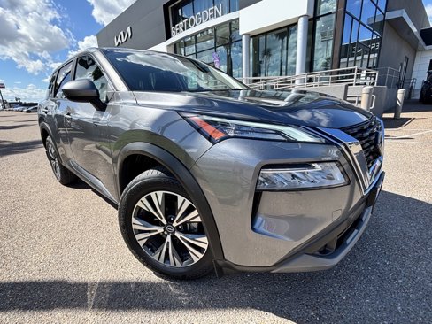 Used 2023 Nissan Rogue SV image 1