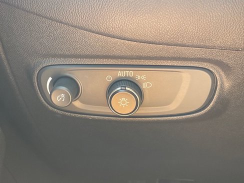 Used 2022 Chevrolet Equinox LT image 18