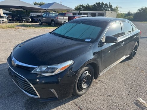 Used 2018 Toyota Avalon XLE image 3
