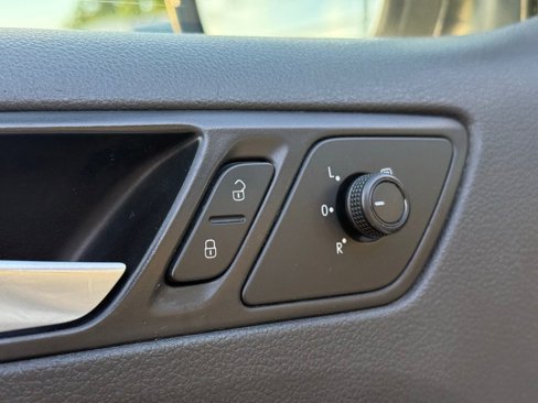Used 2017 Volkswagen Jetta SE image 14