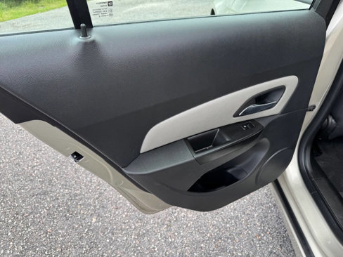 Used 2013 Chevrolet Cruze LS image 24
