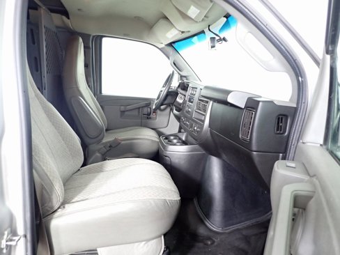 Used 2018 Chevrolet Express 2500 image 21