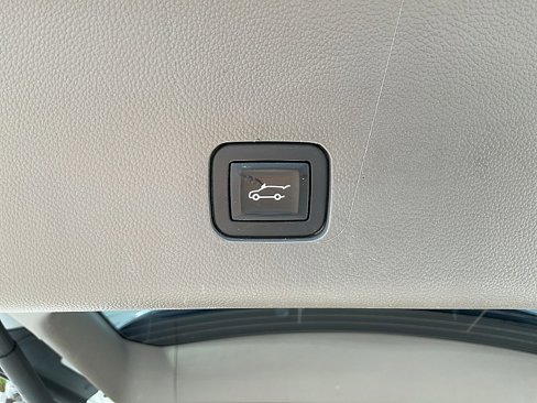 Used 2020 Chevrolet Traverse LT w/ LT Premium Package image 16