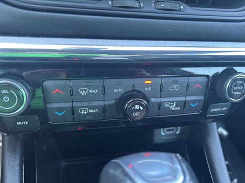 Used 2022 Jeep Compass Limited image 27