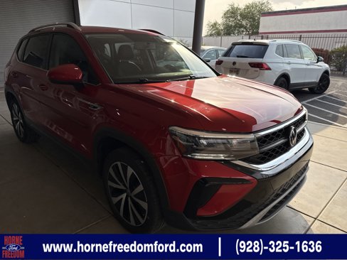 Used 2022 Volkswagen Taos SE image 1